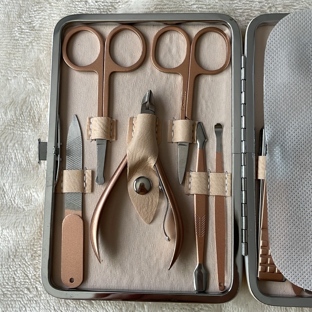 Rose Gold Manicure‎ Set - Picture 3 of 7